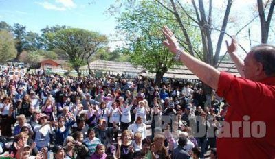 Z�ccaro ve a dos partidos opositores llegando al Concejo en octubre