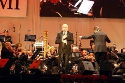 Jos� Carreras brind� un concierto �nico ante cien mil personas en la Plaza Brown