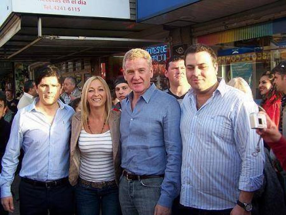 DE NARV�EZ EN LANUS: �EL TEMA ES LA INSEGURIDAD Y LOS CANDIDATOS SON SCIOLI O DE NARV�EZ�