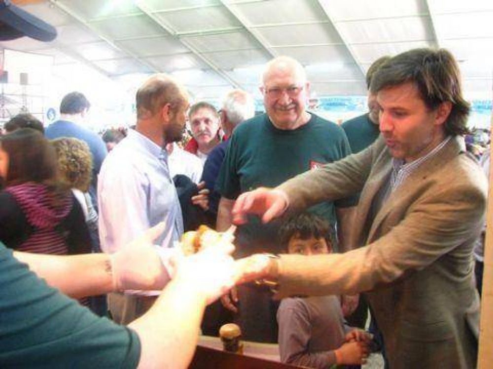 Ignacio Crotto visit� la Fiesta Provincial del Inmigrante