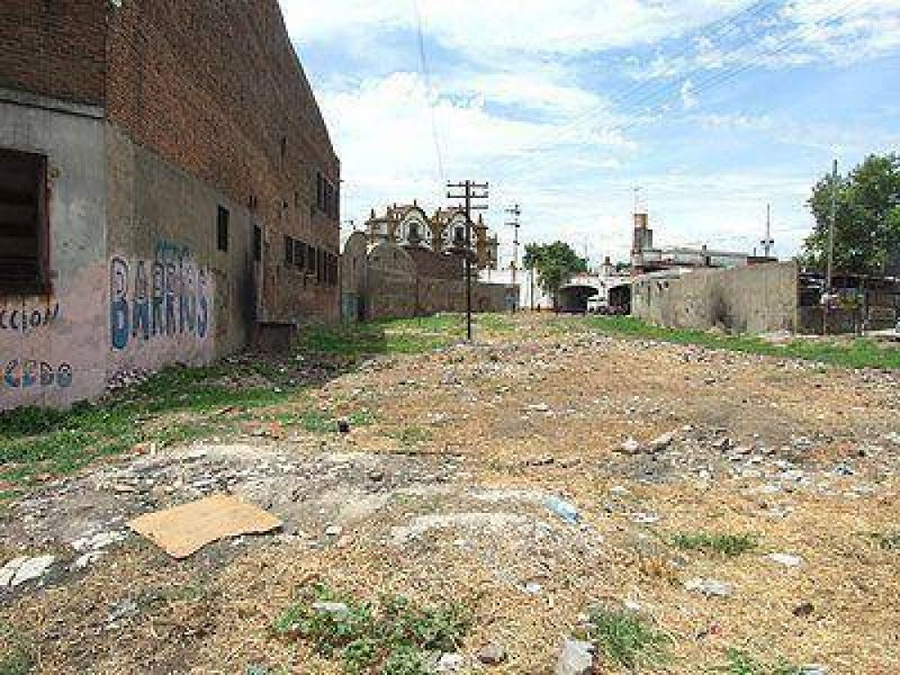 LAN�S | CORTARON LAS V�AS DEL TREN    Impidieron la instalaci�n de un asentamiento en Valent�n Alsina