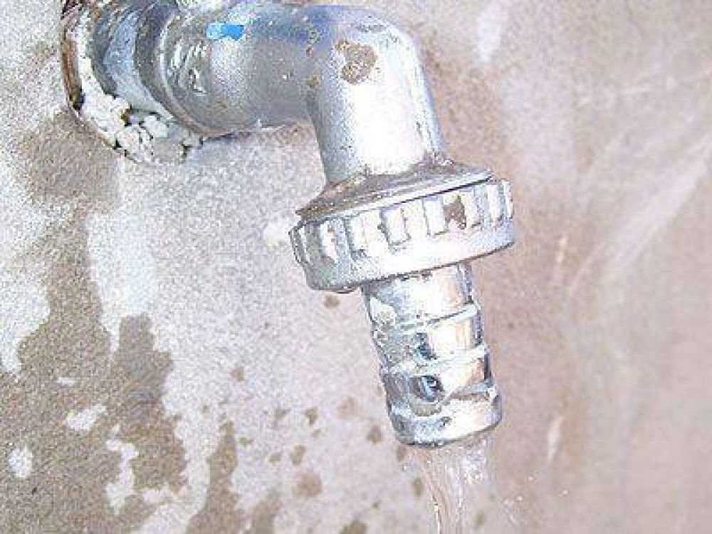  BROWN | RECLAMO    Los vecinos de Longchamps piden que se extienda la red de agua corriente