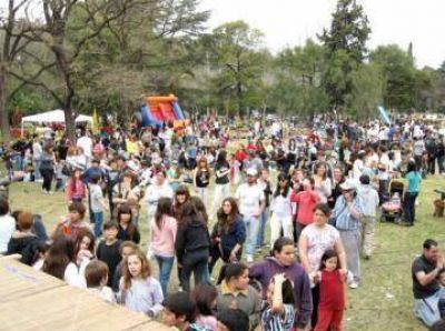 El festejo por la Primavera se traslad� al Parque Caba�as