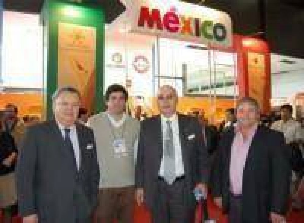Gorosito visit� INDERCO en Apimondia, la Feria de la Miel en Buenos Aires