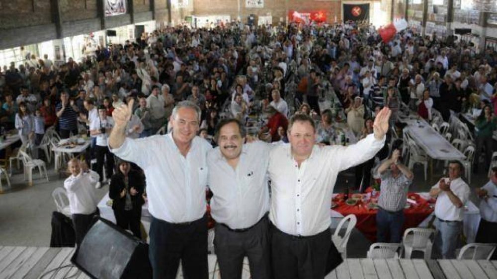 Alfons�n inst� a trabajar para ganar en octubre