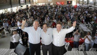 Alfons�n inst� a trabajar para ganar en octubre