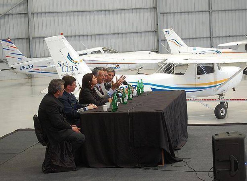 El Gobierno present� oficialmente el Centro de Instrucci�n de Vuelo del Valle del Conlara