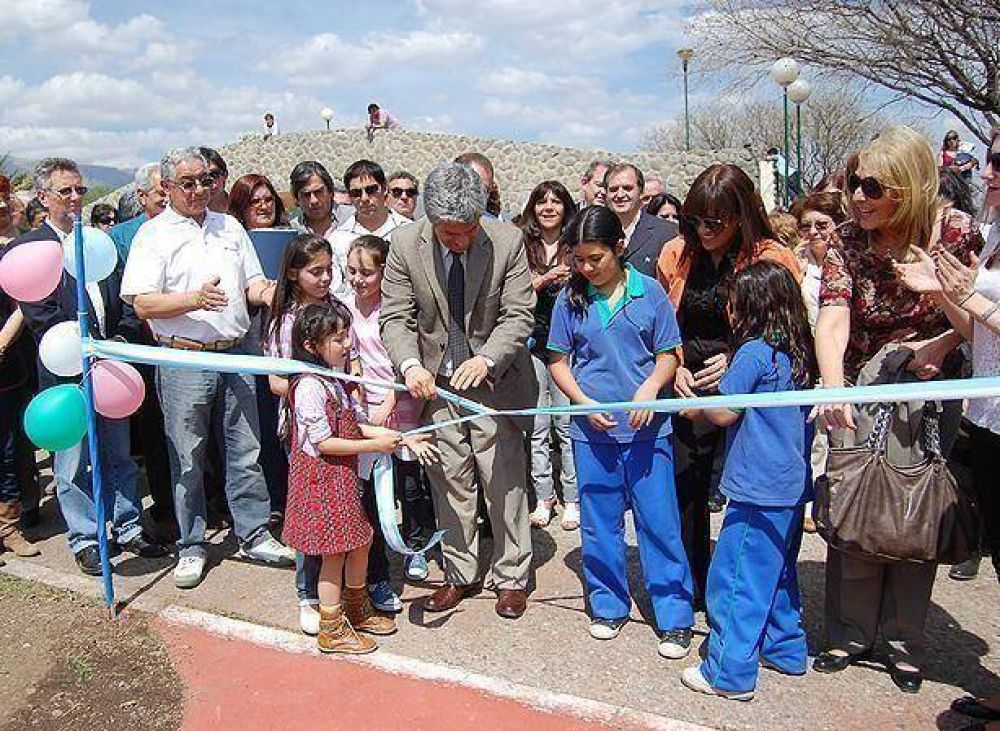 A pesar de la oposici�n municipal, la Villa de Merlo cuenta con su plaza integradora