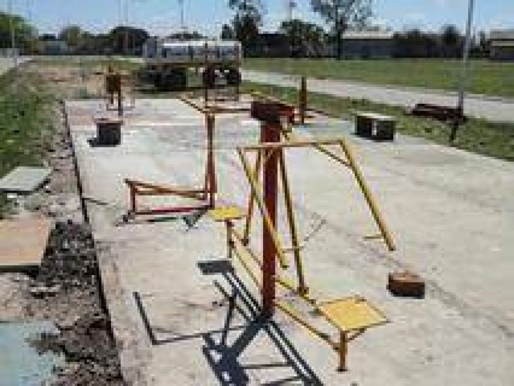 Avanza la construcci�n del gimnasio al aire libre en Plaza