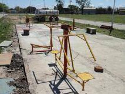 Avanza la construcci�n del gimnasio al aire libre en Plaza