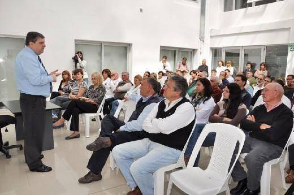 Cheppi: �Se necesita decisi�n pol�tica para construir un puerto moderno�