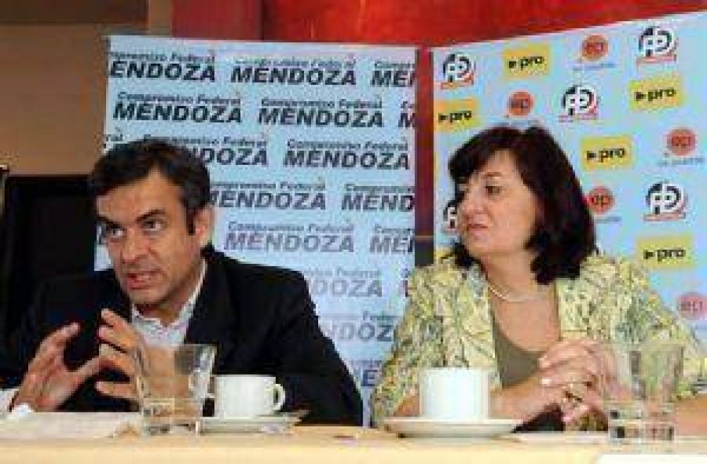 Rosales present� su plan vial con una asesora puntana