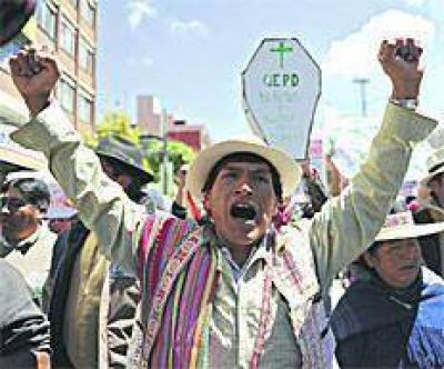 Evo suspendi� el camino de la pelea