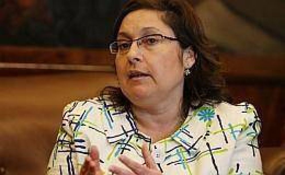 "La Canciller�a parece m�s un aguantadero que un ministerio"