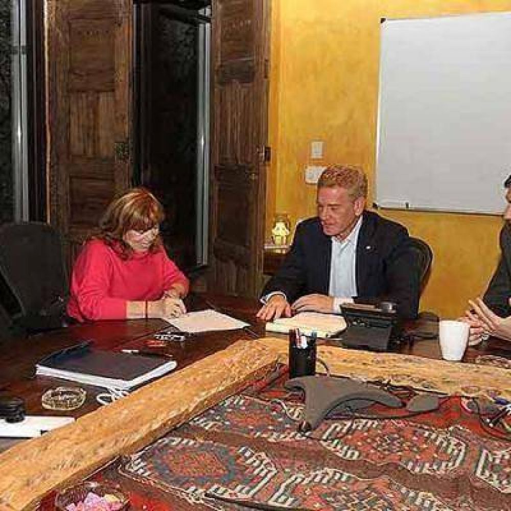 Candidatos porte�os del Partido de Francisco De Narv�ez declinaron sus candidaturas