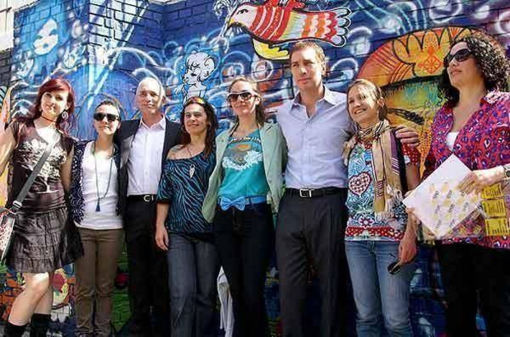 La Ciudad present� un mural de 70 metros en el Parque Rivadavia
