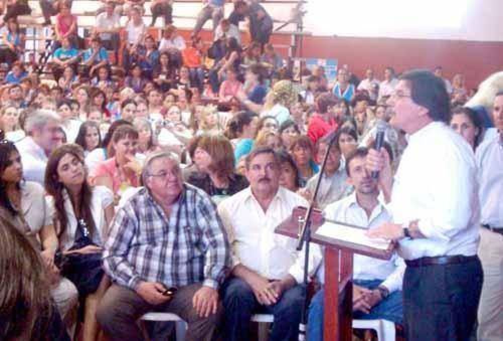 Educaci�n: �Vamos por m�s d�as de clases y la jornada extendida�