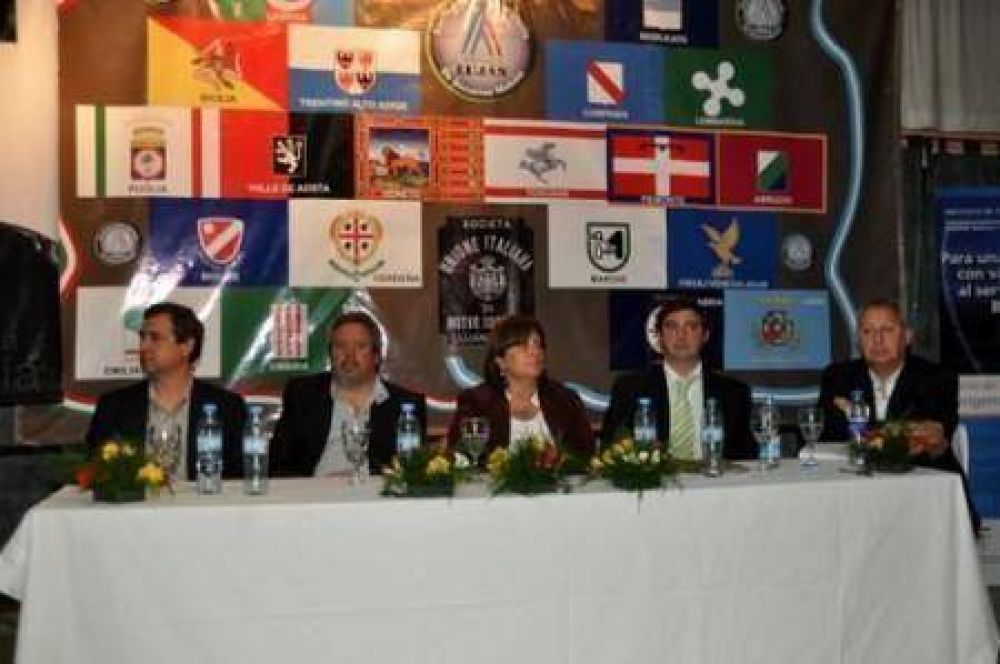 Los cinco candidatos expresaron sus propuestas en un foro de ideas