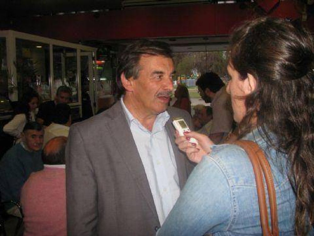 Miguel Bazze: �El Gobierno no merece semejante apoyo de la sociedad�
