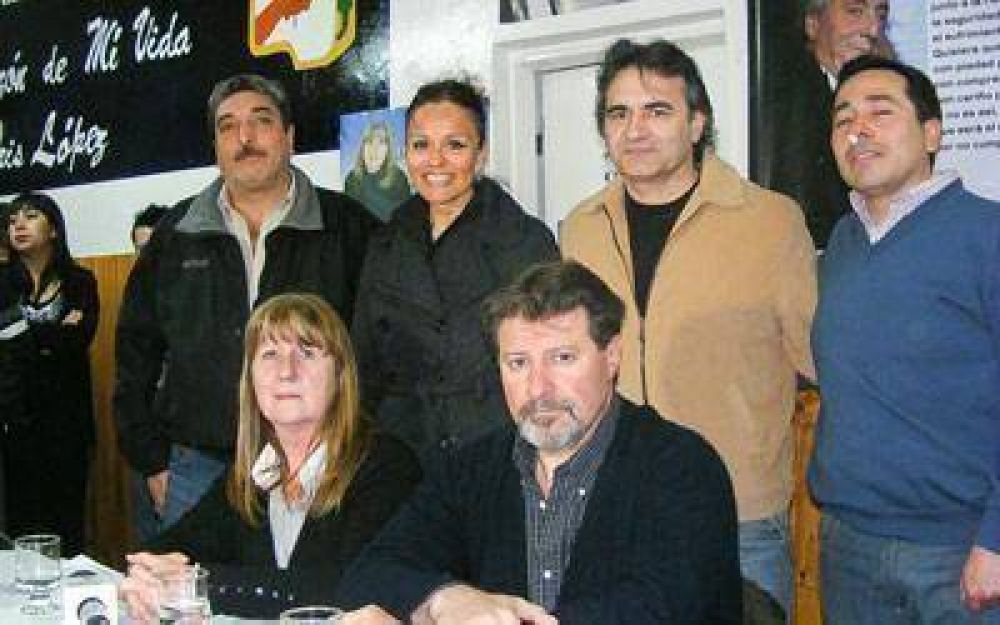 Iris L�pez present� listas de concejales que apoyan su candidatura a intendente