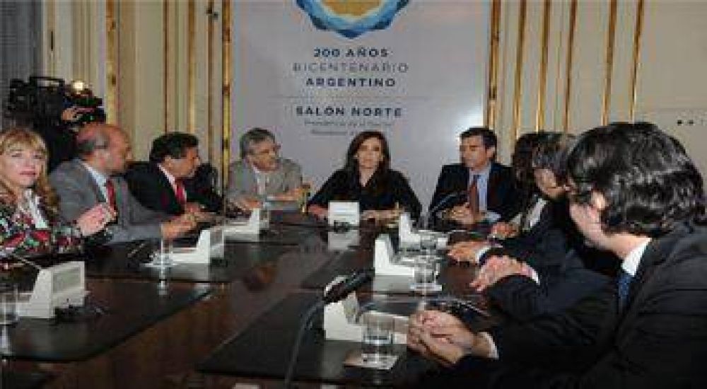 "Vinimos a hacerle conocer el apoyo de La Rioja" dijo Beder 