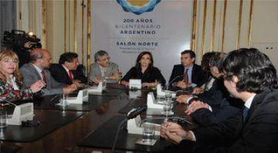 "Vinimos a hacerle conocer el apoyo de La Rioja" dijo Beder 