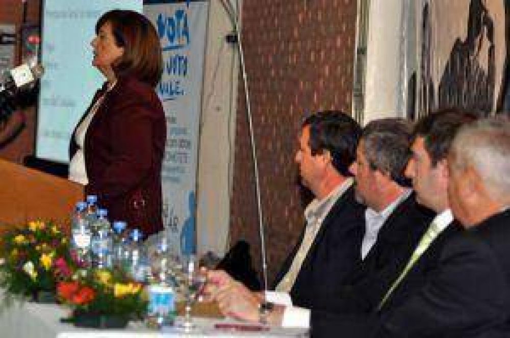 Cinco candidatos mostraron sus propuestas 