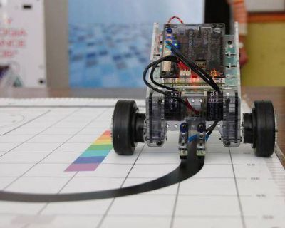 Entregaron robots a la Escuela Industrial