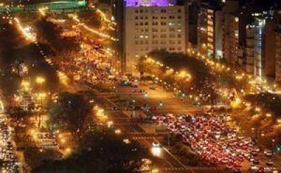 Campamento piquetero en la avenida 9 de Julio