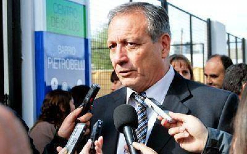 Hern�ndez advirti� que los cirujanos tendr�n �problemas legales grav�simos�