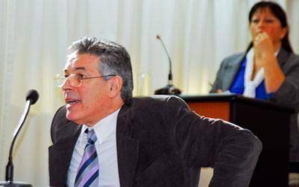 Camarda pide que Buzzi interceda por situaci�n del Hospital Regional