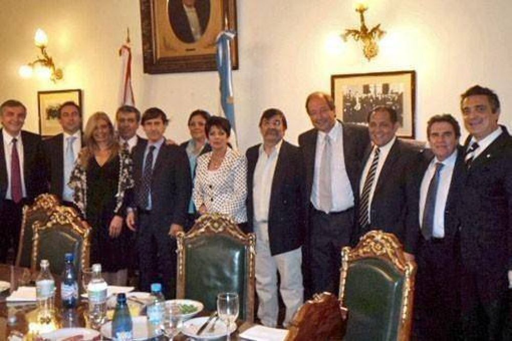 La sucesora de Mestre en el Senado se reuni� con bloque de UCR