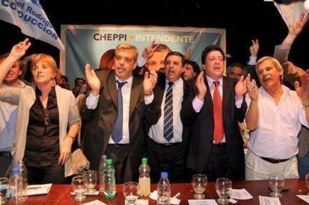 Fuerte apoyo a Cheppi por parte de Mariotto y Dom�nguez