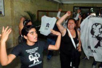 Agrupaci�n K protest� en la Casa de Gobierno 