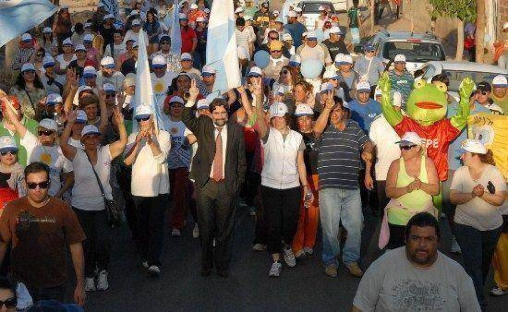 El Frente para la Victoria camin� nuevamente por la Capital 