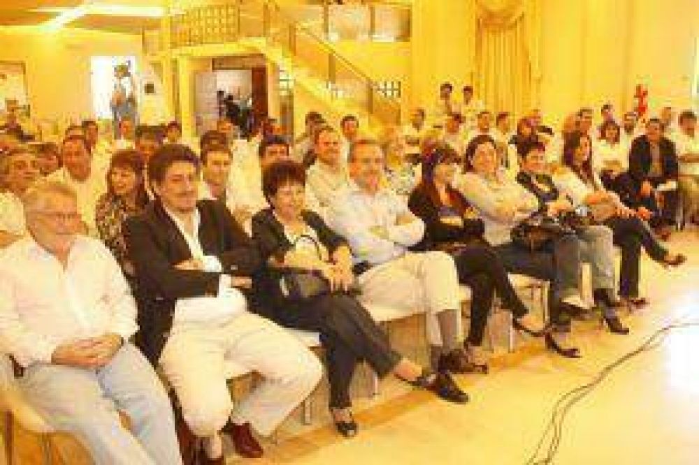 Radicales piden un voto �segmentado� para competir el 23