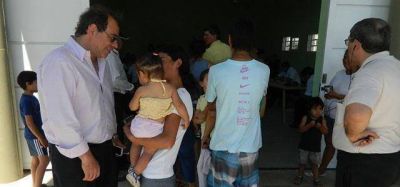 El candidato a Concejal por ECO, Eduardo Tassano convers� con la gente y anot� sus inquietudes