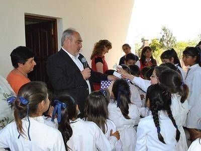 El gobernador Colombi visit� la Escuela N� 240 �Almafuerte� del Paraje Perich�n