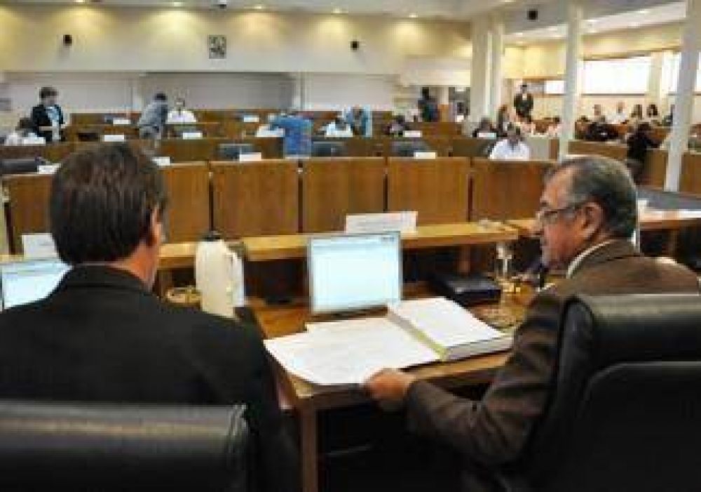 Concejales aprobaron aumentos en colectivos, energ�a el�ctrica y taxis 