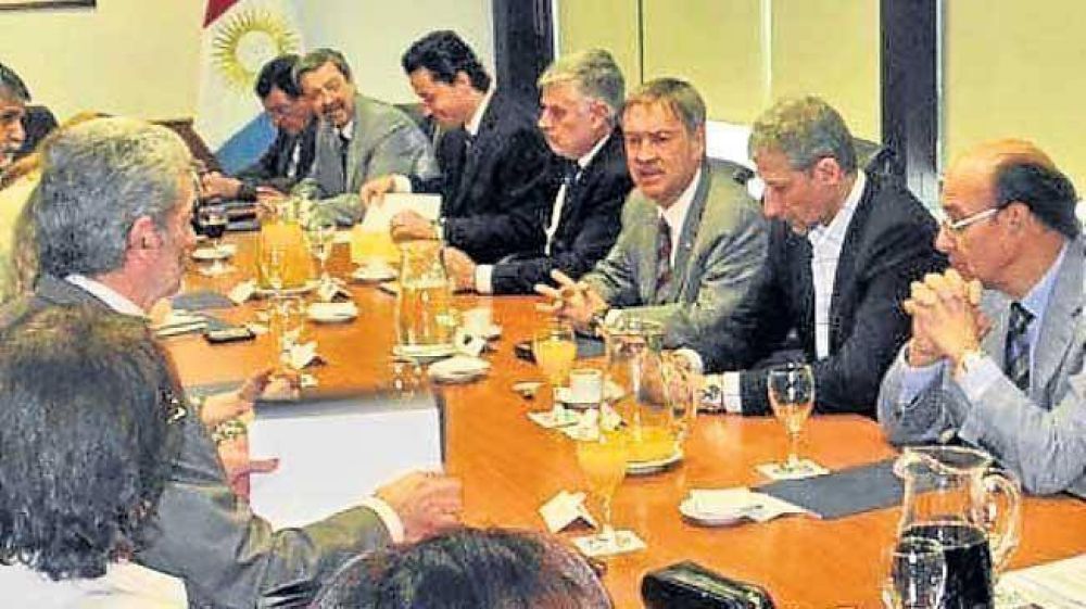 Schiaretti: No hay posibilidad de abrir una nueva discusi�n salarial