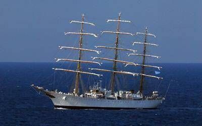 La Fragata Libertad permanecer� anclada ma�ana frente al puerto