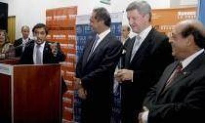 El gobernador Scioli inaugur� una escuela en Berazategui 