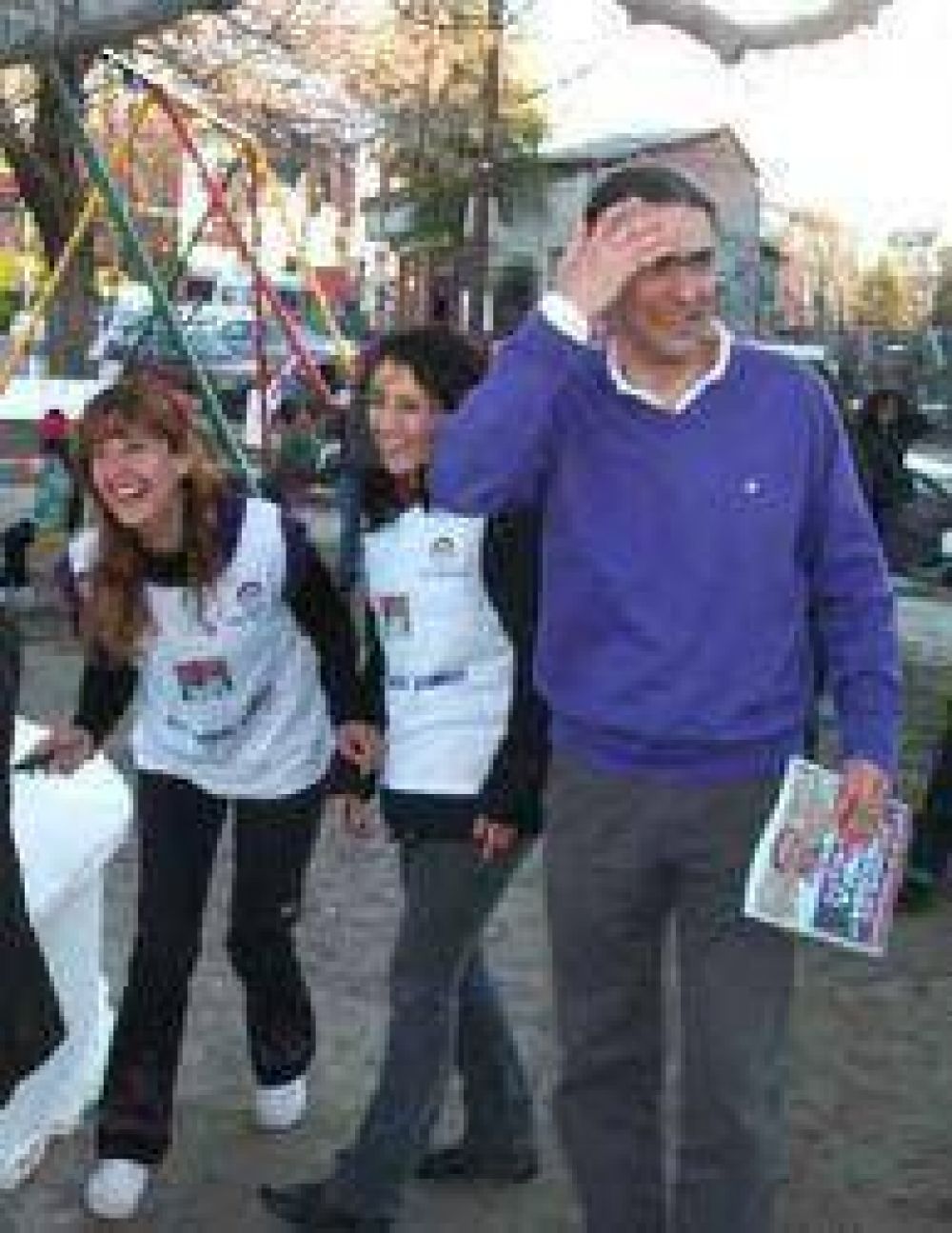 Carlos Valeri cerr� campa�a limpiando la plaza Espa�a