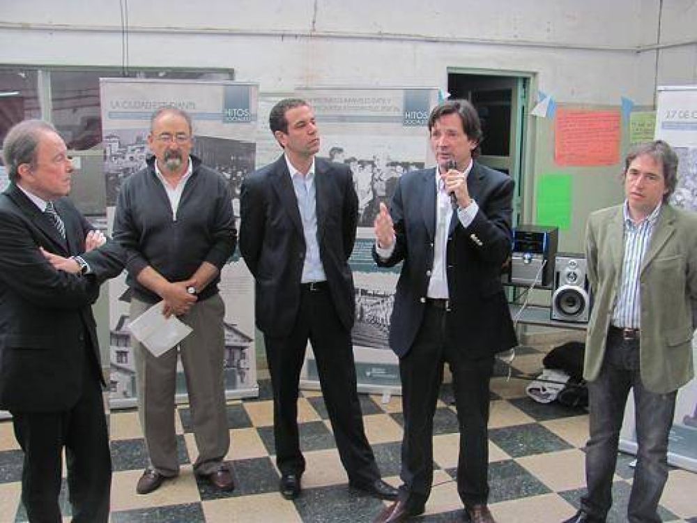 Garc�a, Lorenzino y Rial en el cierre de la "Muestra Itinerante de Evita"