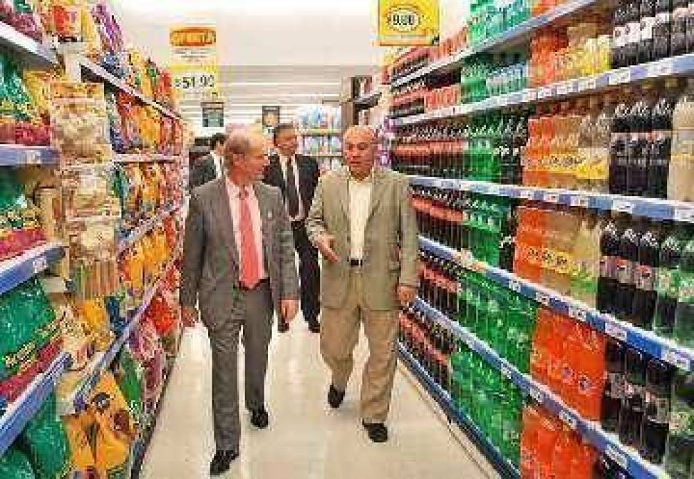 El intendente asisti� a inauguraci�n de otra sucursal de La An�nima