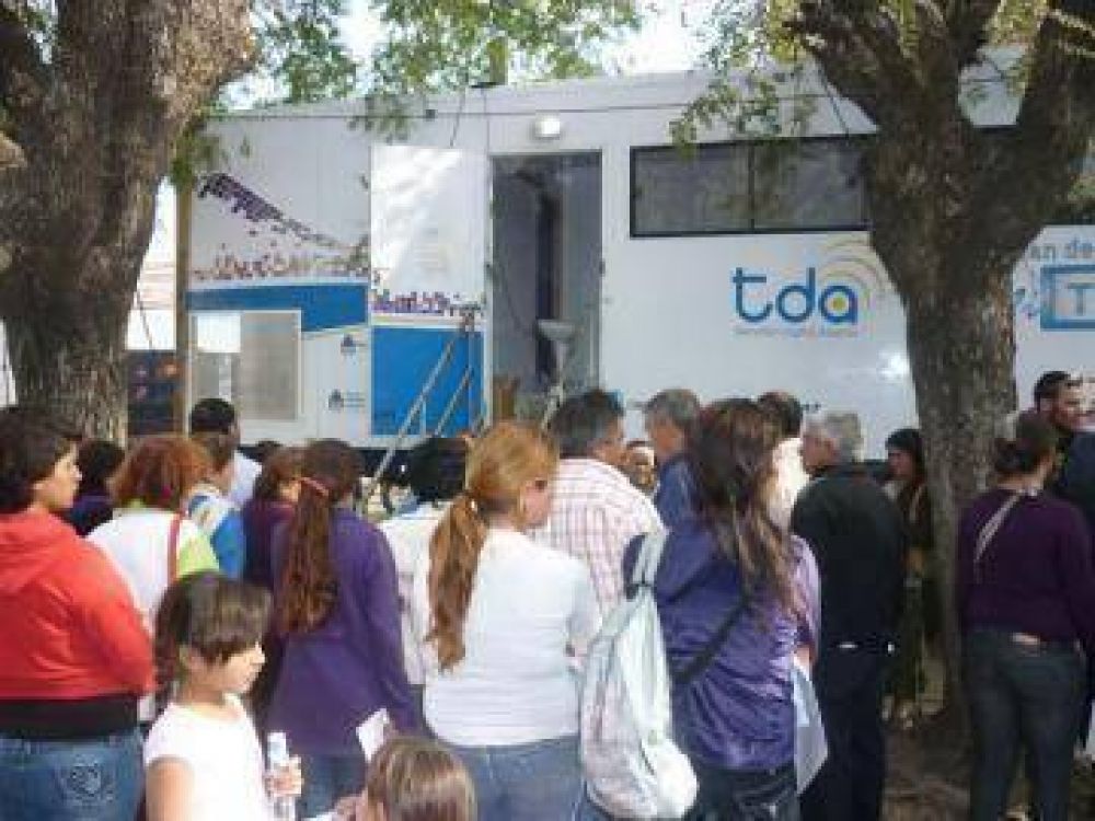 Casi 1000 personas retiraron sus decodificadores