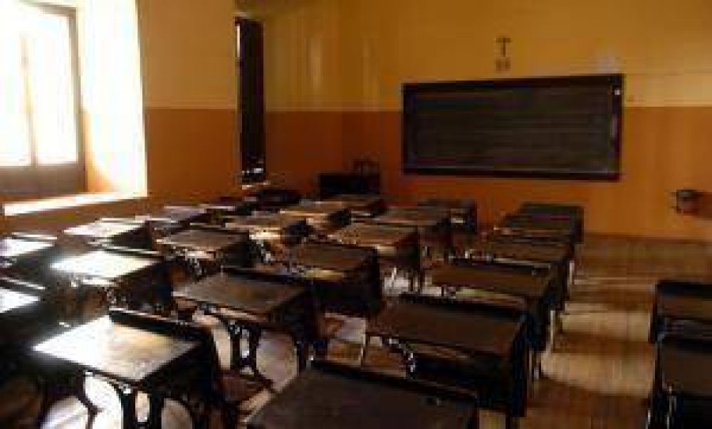 El paro en los colegios de la UNC no se aplaza