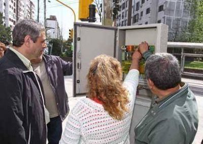 Inauguraron un sem�foro en Wilde elegido en el Presupuesto Participativo