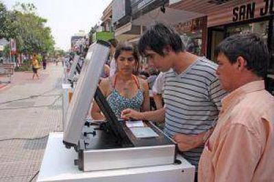 Avanzan los preparativos por el voto electr�nico