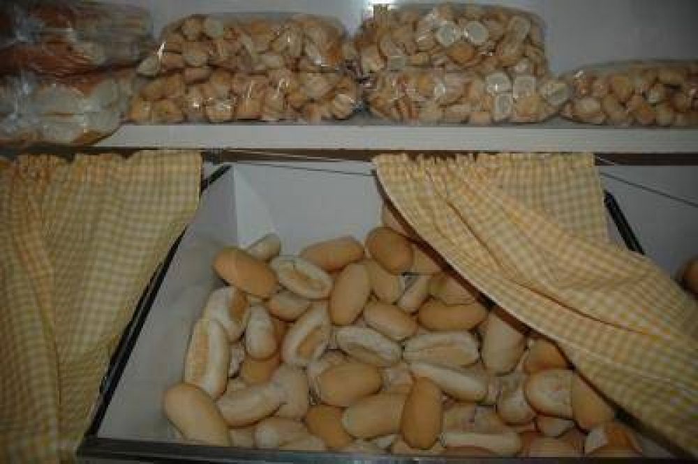 Baja el precio de la bolsa de harina, pero los valores del pan siguen altos